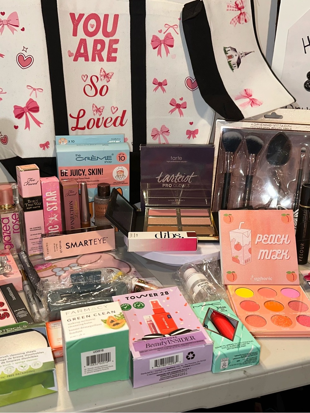 Huge Tote and Makeup Bag Full. + Free MAKEUP BAG OR BLIND BOX - Picture 8 of 9